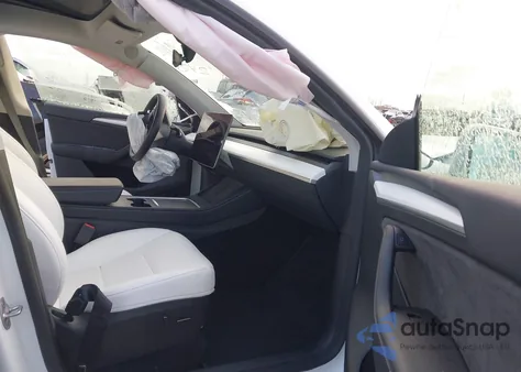 2023 Tesla Model Y Performance Dual Motor All-Wheel Drive z USA, uszkodzony, nr VIN 7SAYGDEF2PF832425